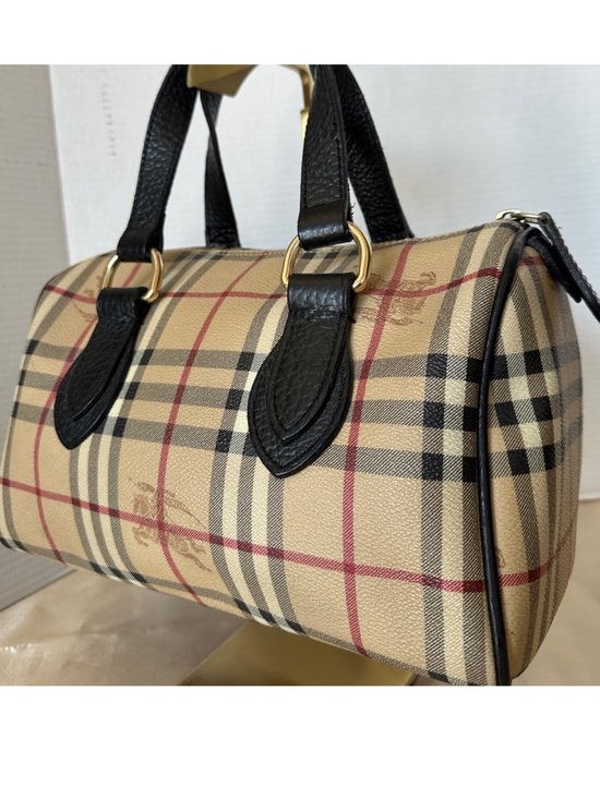 Burberry Handbags - Authentic Burberry Boston Medium Bag.